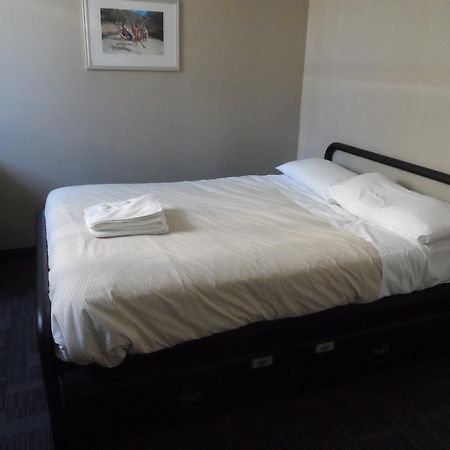 Base Brisbane Embassy Hostel Екстериор снимка