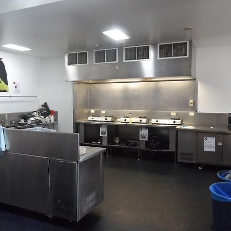 Base Brisbane Embassy Hostel Екстериор снимка