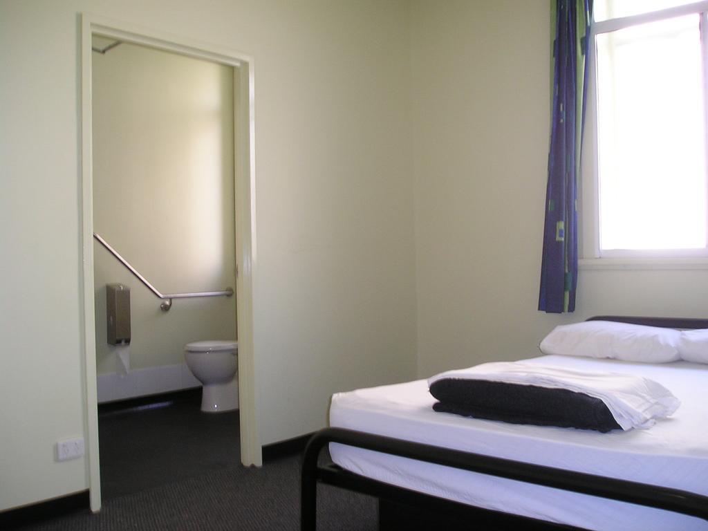 Base Brisbane Embassy Hostel Екстериор снимка