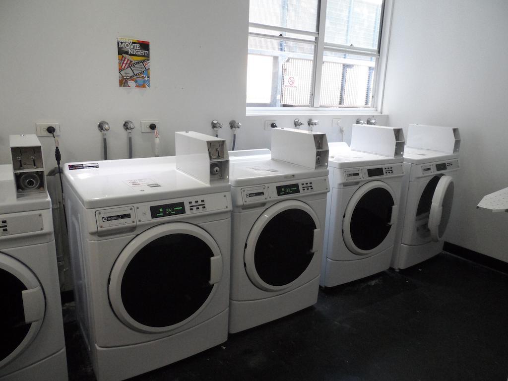Base Brisbane Embassy Hostel Екстериор снимка