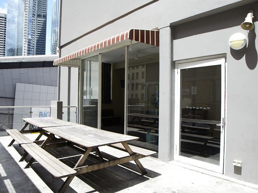 Base Brisbane Embassy Hostel Екстериор снимка