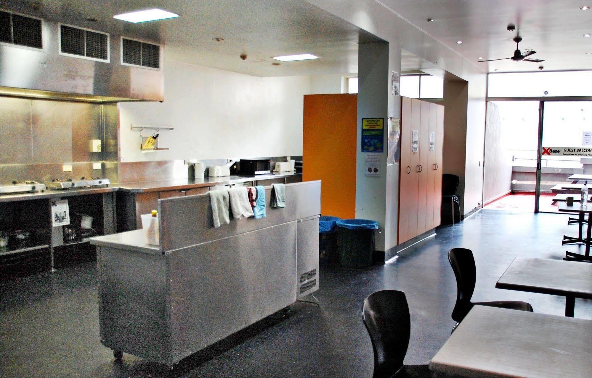 Base Brisbane Embassy Hostel Екстериор снимка