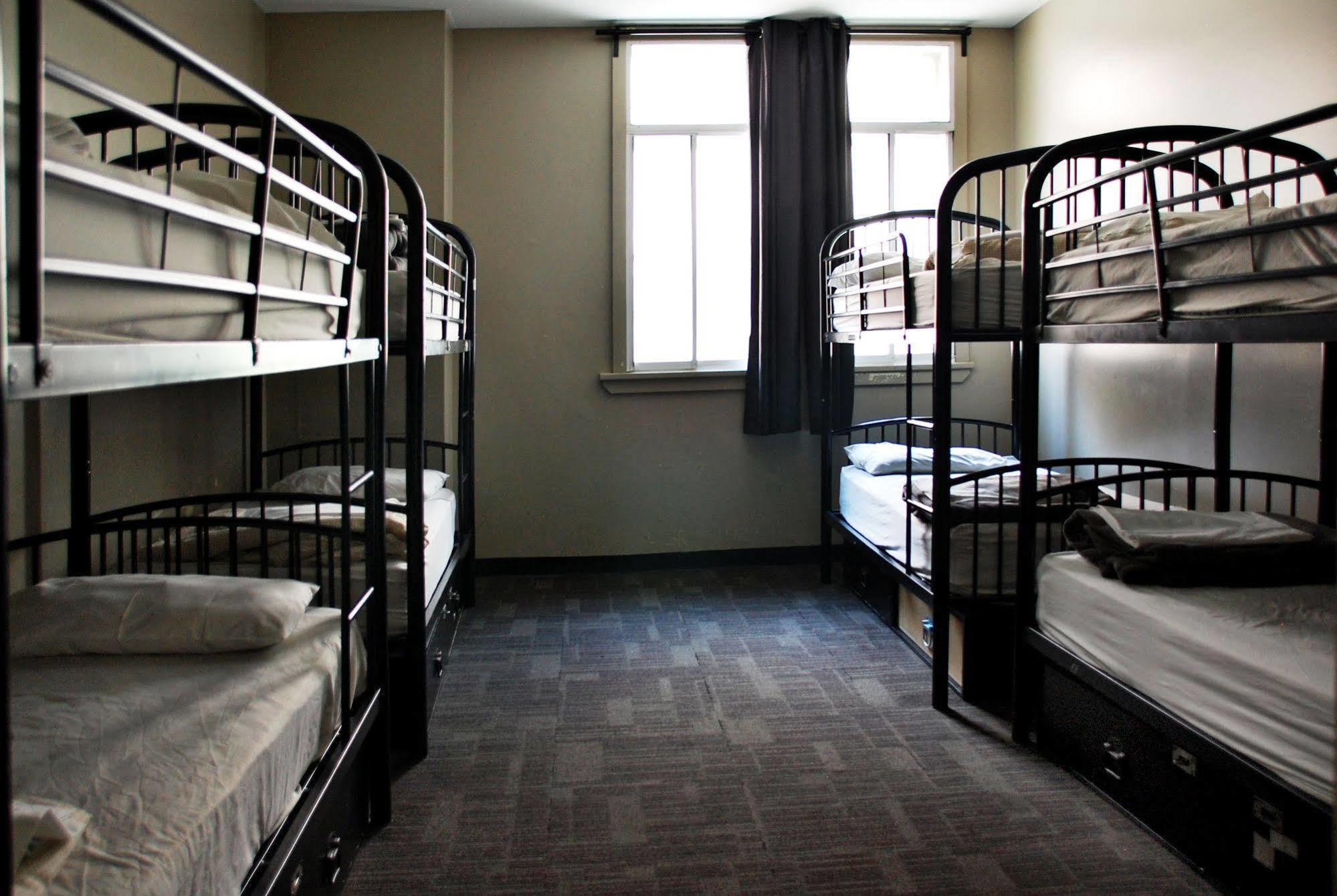Base Brisbane Embassy Hostel Екстериор снимка