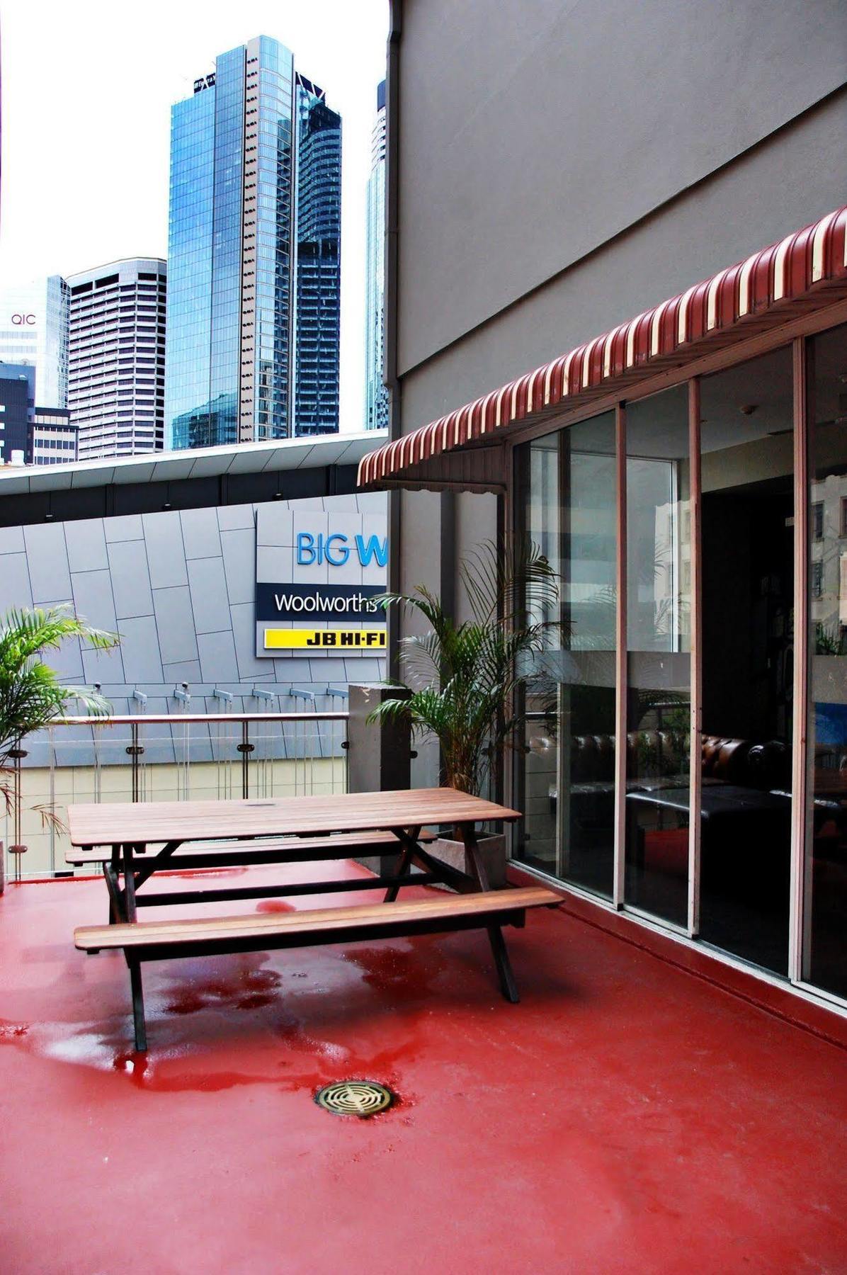 Base Brisbane Embassy Hostel Екстериор снимка