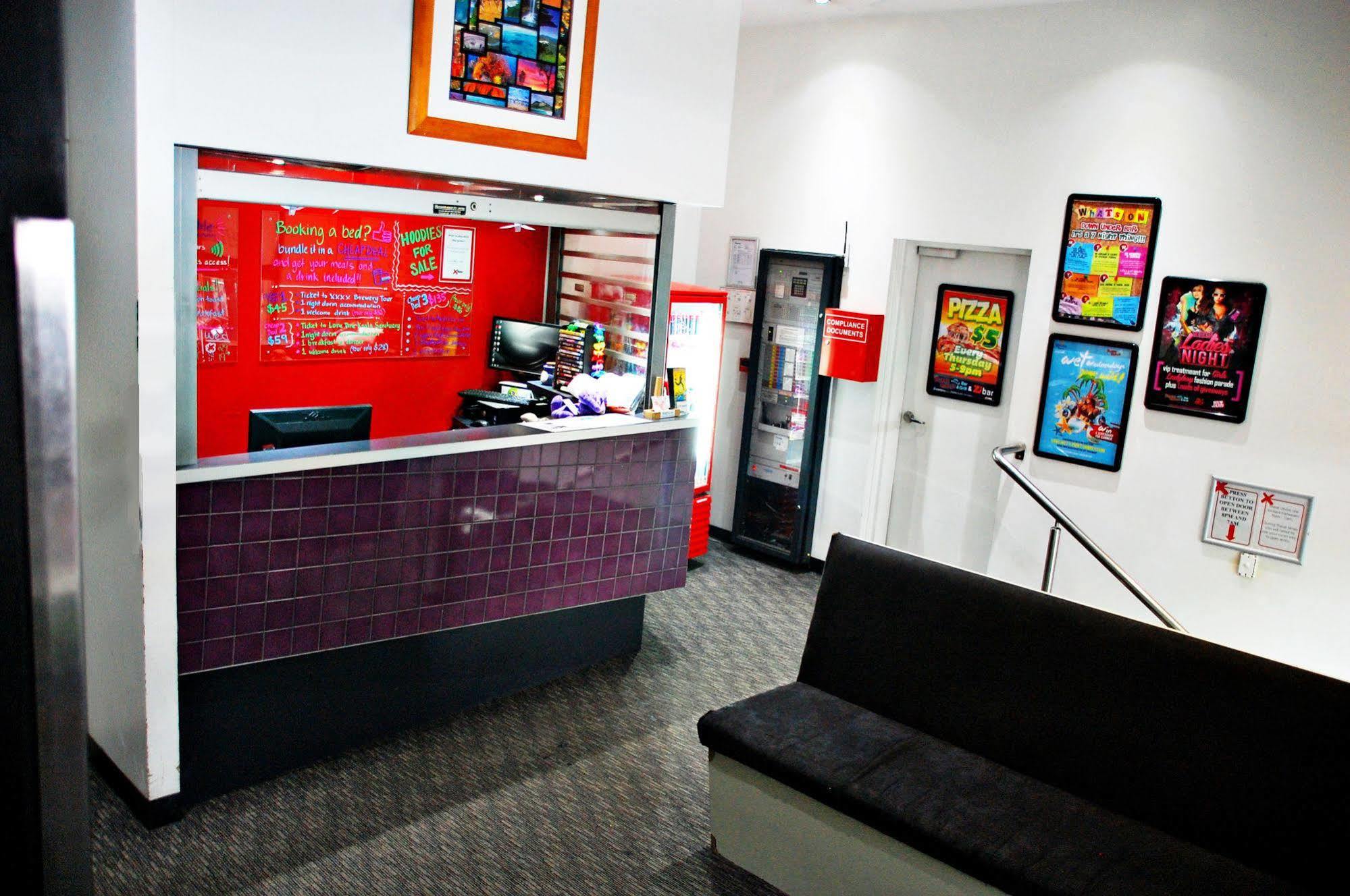 Base Brisbane Embassy Hostel Екстериор снимка