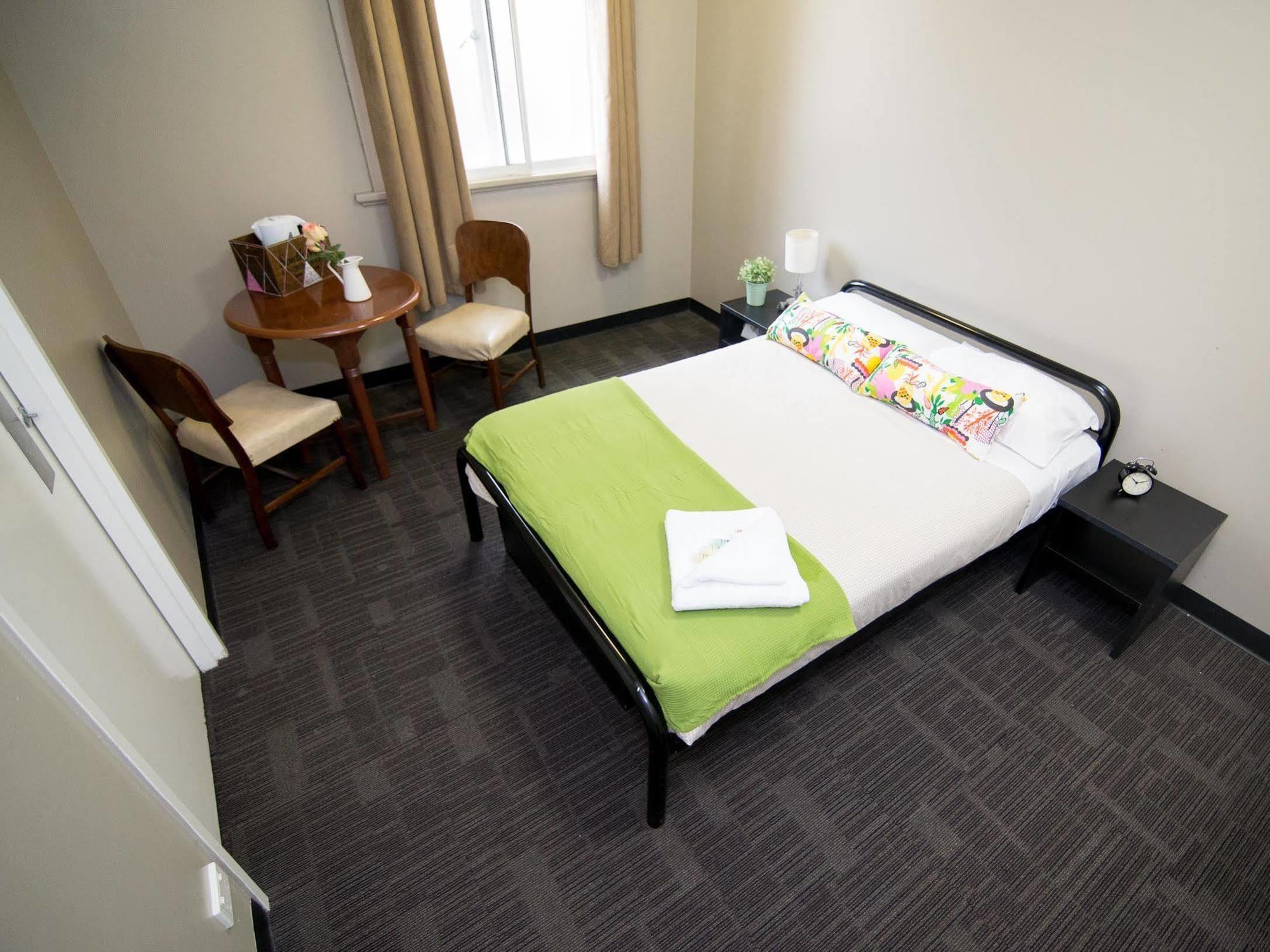 Base Brisbane Embassy Hostel Екстериор снимка